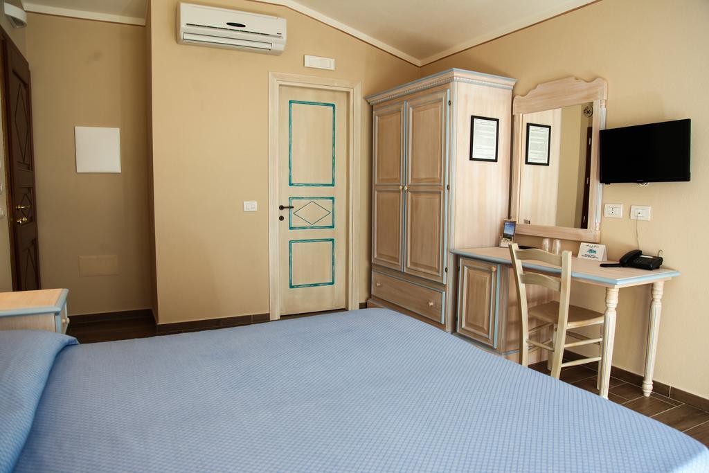 Hotel Lu Pitrali San Teodoro  Zewnętrze zdjęcie